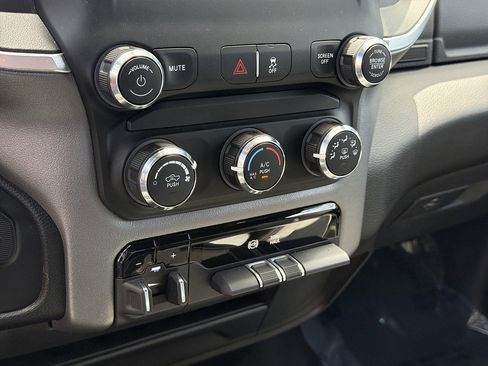 Used 2024 RAM 3500 Big Horn AWD/4WD image 38