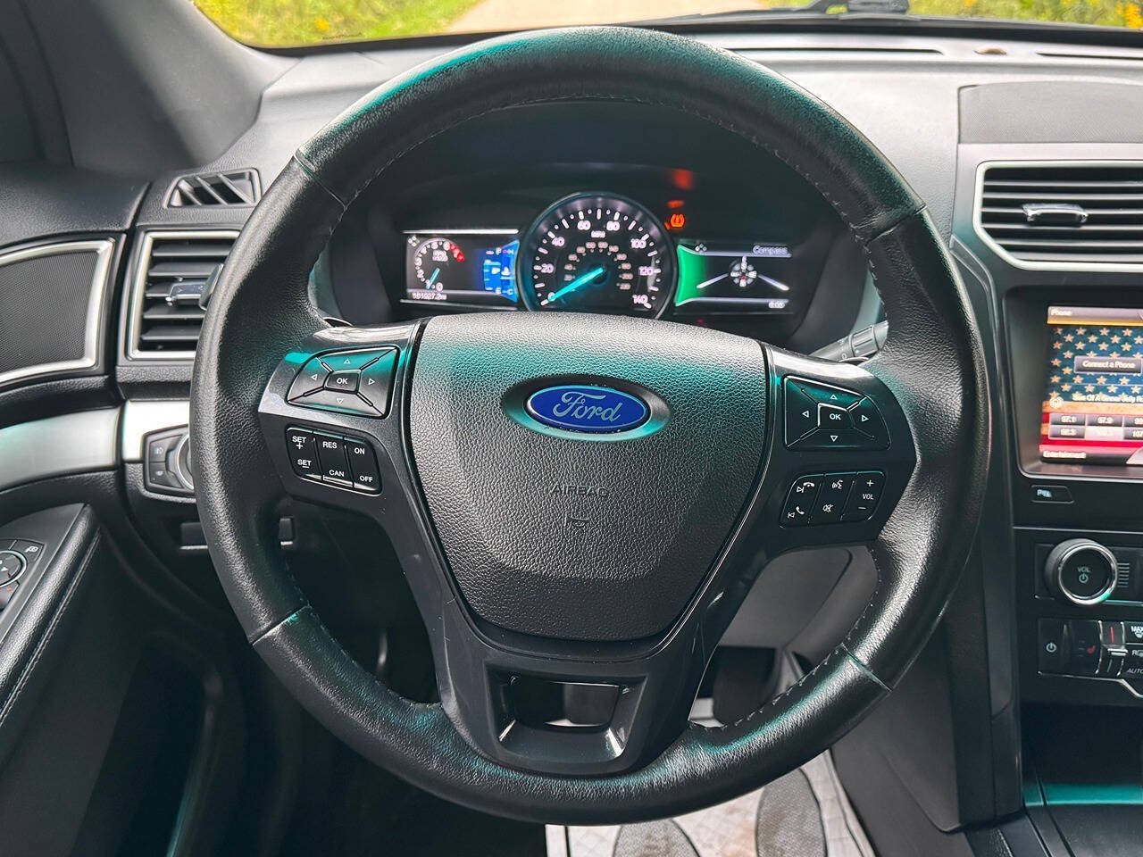 Used 2016 Ford Explorer XLT w/ Equipment Group 202A AWD/4WD image 19