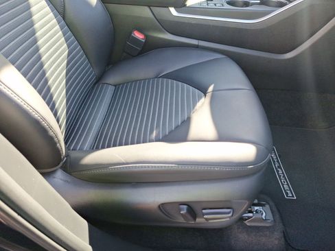 Used 2024 Toyota Highlander LE image 36