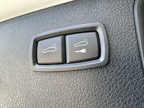 Used 2018 Porsche Macan Sport Edition w/ Driver Memory Package image 37