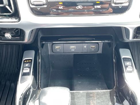 Certified 2023 Kia Sorento SX FWD image 21