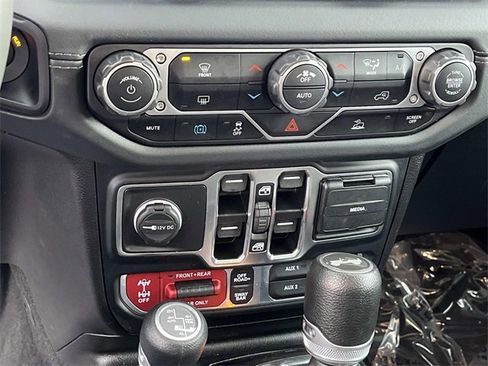 Used 2024 Jeep Wrangler Unlimited Rubicon 4xe image 30