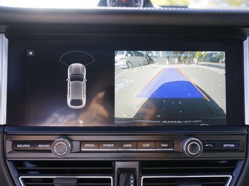 Used 2020 Porsche Macan S image 25