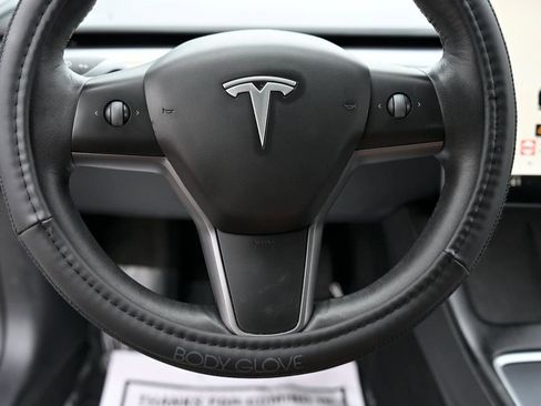 Used 2022 Tesla Model 3 Standard Range image 19