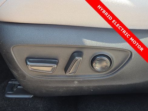 Used 2025 Toyota RAV4 XLE AWD/4WD image 14