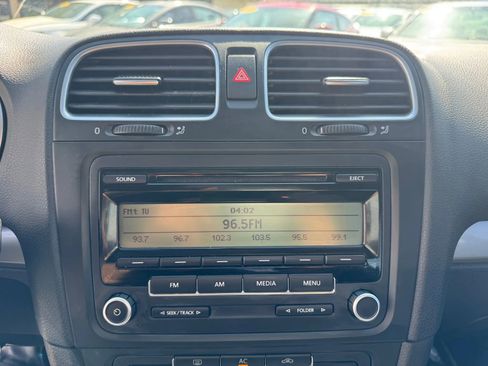 Used 2011 Volkswagen Golf 4-Door image 22