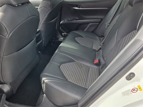 Used 2019 Toyota Camry SE image 11