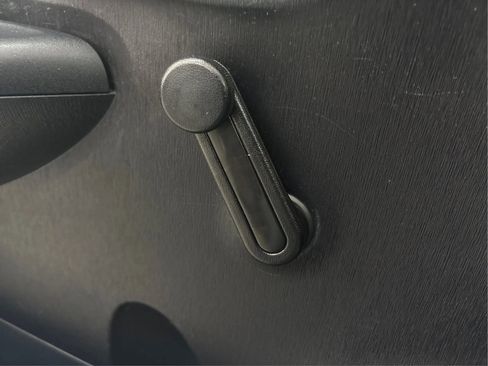 Used 2012 Toyota Yaris SE image 39