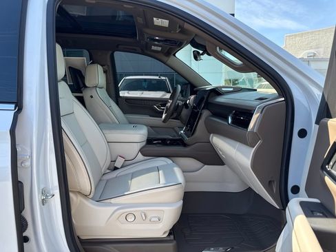 Used 2026 GMC Yukon XL Denali w/ Denali Reserve Package AWD/4WD image 16