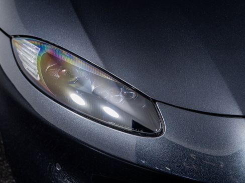 Used 2021 Aston Martin V8 Vantage Convertible image 23