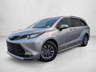 Used 2022 Toyota Sienna XLE video 1