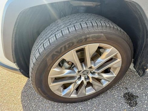 Used 2023 Toyota RAV4 XLE Premium image 7