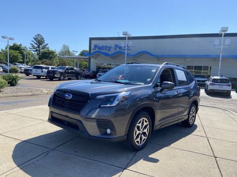 Used 2024 Subaru Forester Premium AWD/4WD image 4