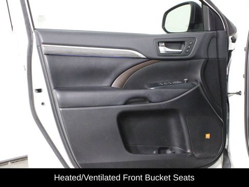 Used 2019 Toyota Highlander Limited image 18