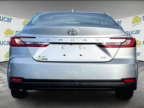Used 2025 Toyota Camry LE image 5