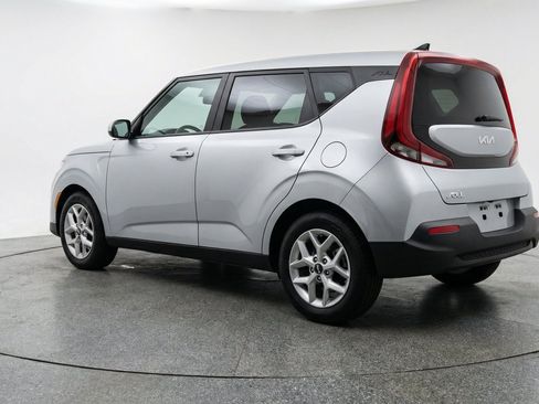 Used 2025 Kia Soul LX w/ LX Technology Package FWD image 6
