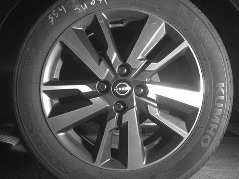 Used 2025 Nissan Versa SV FWD image 14