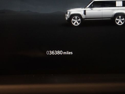 Used 2024 Land Rover Defender 130 S image 7