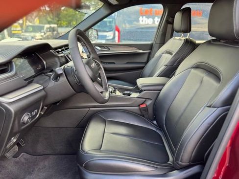 New 2025 Jeep Grand Cherokee Limited w/ Black Appearance Package image 18