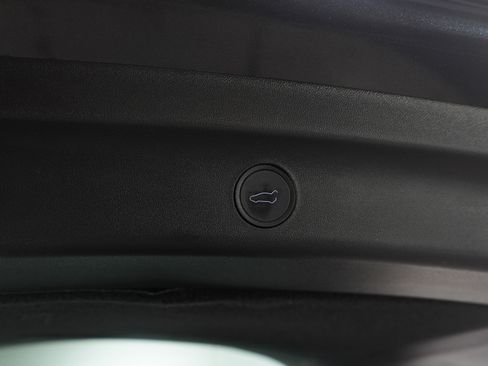 Used 2025 Tesla Model Y Long Range image 11