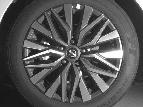 Used 2025 Nissan Altima 2.5 SV FWD image 12