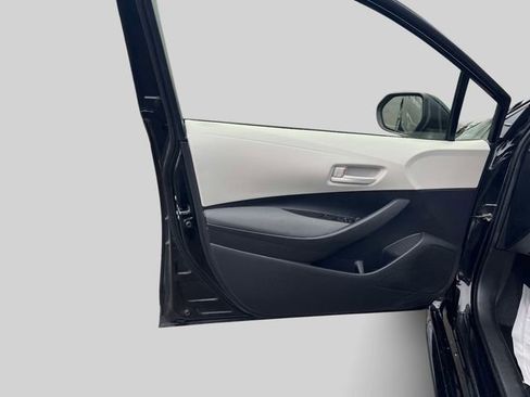 Certified 2023 Toyota Corolla LE w/ LE Convenience Package image 18