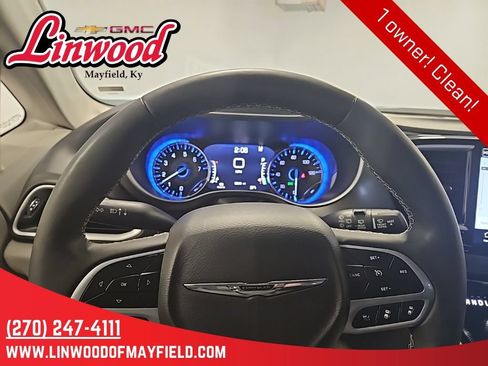 Used 2024 Chrysler Pacifica Touring-L FWD image 21