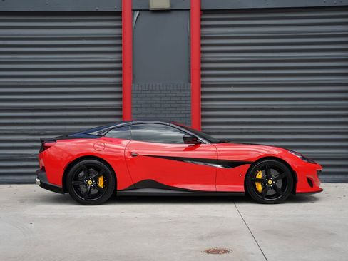 Used 2019 Ferrari Portofino image 10