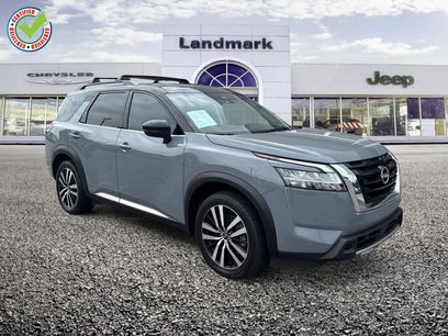 Used 2023 Nissan Pathfinder Platinum w/ Cargo Package