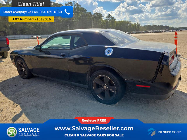 Used 2015 Dodge Challenger SXT RWD image 3