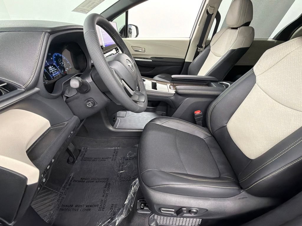 Used 2026 Toyota Sienna Limited FWD image 22