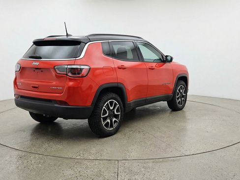 Used 2025 Jeep Compass Trailhawk AWD/4WD image 9