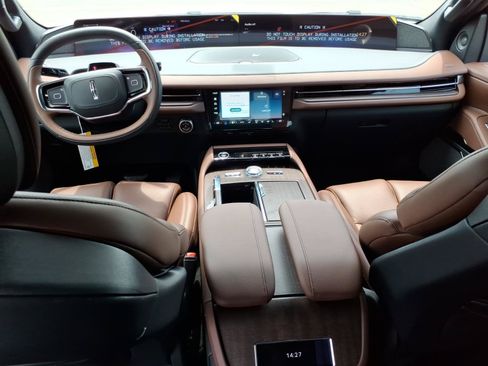 New 2027 Lincoln Navigator Reserve AWD/4WD image 11