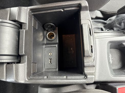 Used 2016 Ford Focus SE w/ SE Sport Package FWD image 14