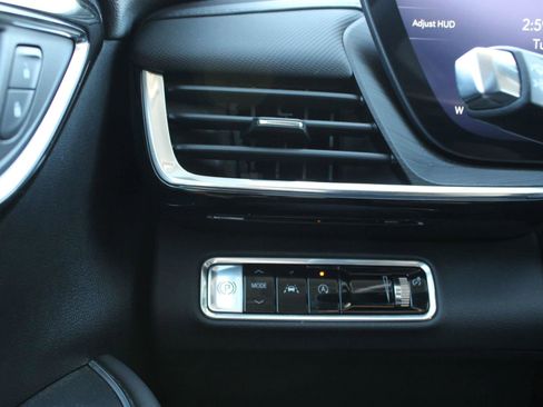 Used 2025 Buick Envision Preferred AWD/4WD image 25