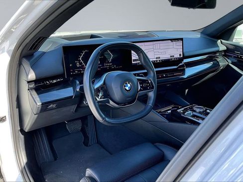 Used 2024 BMW 530i RWD image 4