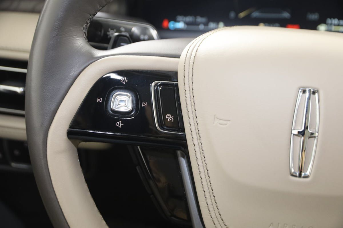 Used 2022 Lincoln Aviator Grand Touring w/ Equipment Group 301A AWD/4WD image 31