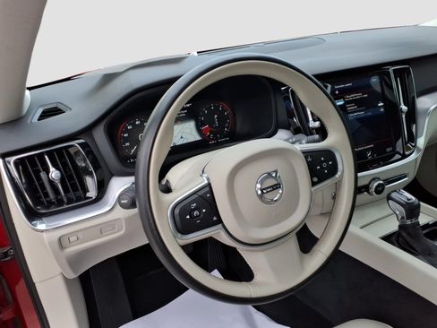 Used 2020 Volvo S60 T5 Momentum FWD image 12