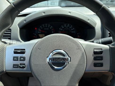 Used 2021 Nissan Frontier SV w/ Midnight Edition Floor Mats image 17