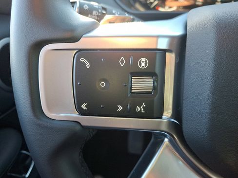 Used 2025 Land Rover Discovery Dynamic SE image 21