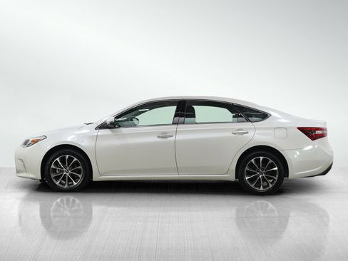Used 2018 Toyota Avalon XLE Premium w/ Carpet Mat Package FWD image 2