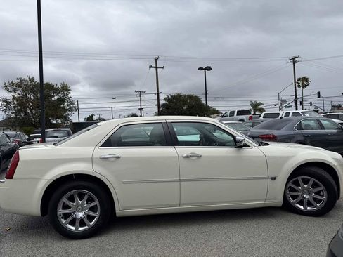 Used 2007 Chrysler 300 C RWD image 3