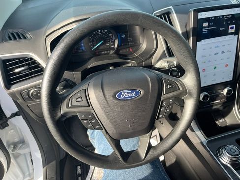 Used 2024 Ford Edge SE w/ Black Appearance Package image 10