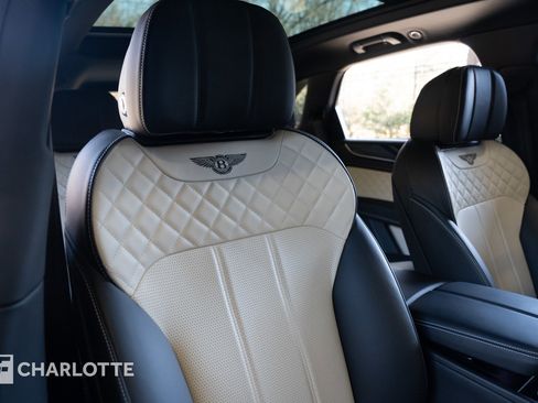 Used 2020 Bentley Bentayga Plug-In Hybrid image 31
