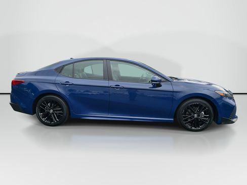 Used 2025 Toyota Camry SE FWD image 6