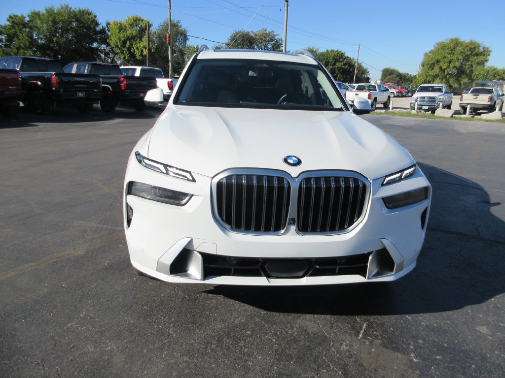 Used 2024 BMW X7 xDrive40i w/ Premium Package AWD/4WD image 12