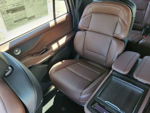 New 2026 Lincoln Navigator Reserve AWD/4WD image 12