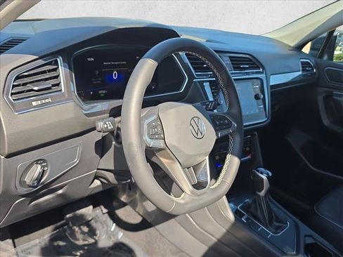 Used 2023 Volkswagen Tiguan SE FWD image 11