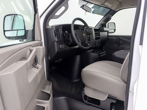 Used 2025 Chevrolet Express 3500 LS image 16