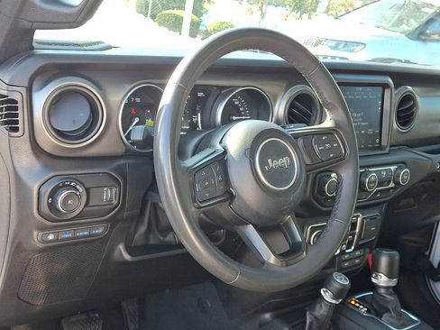 Used 2023 Jeep Wrangler Unlimited image 25